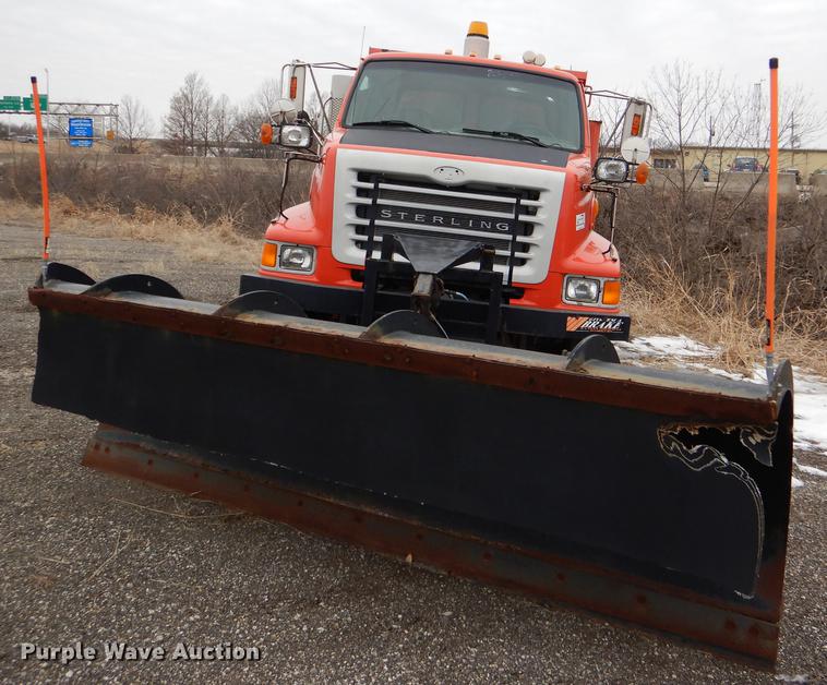 image for item DE0106 2003 Sterling LT7500 dump truck