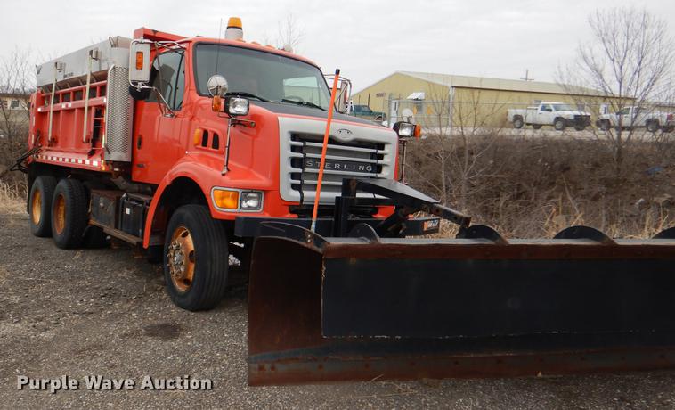image for item DE0106 2003 Sterling LT7500 dump truck