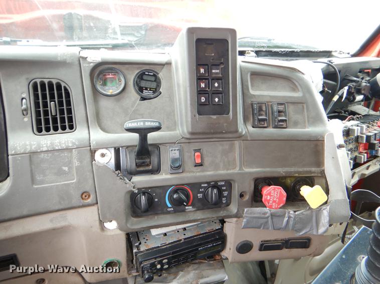 image for item DE0106 2003 Sterling LT7500 dump truck