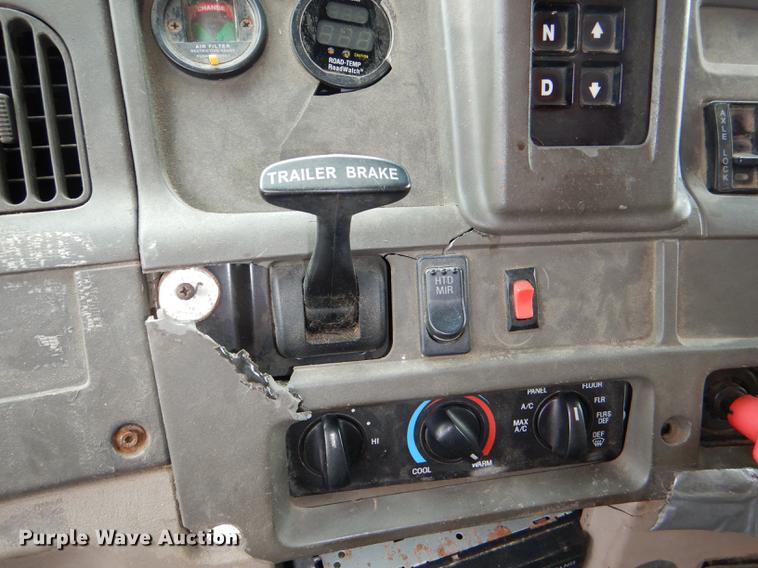 image for item DE0106 2003 Sterling LT7500 dump truck