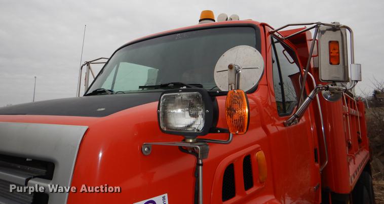 image for item DE0106 2003 Sterling LT7500 dump truck