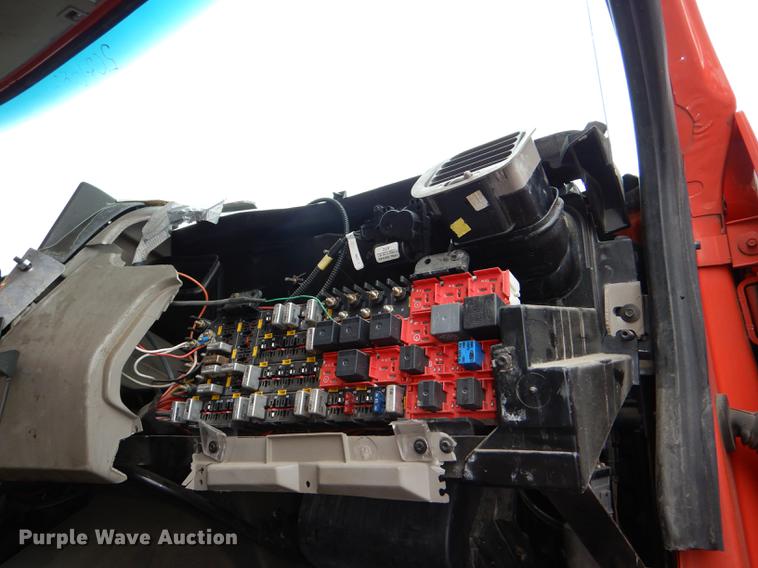 image for item DE0106 2003 Sterling LT7500 dump truck