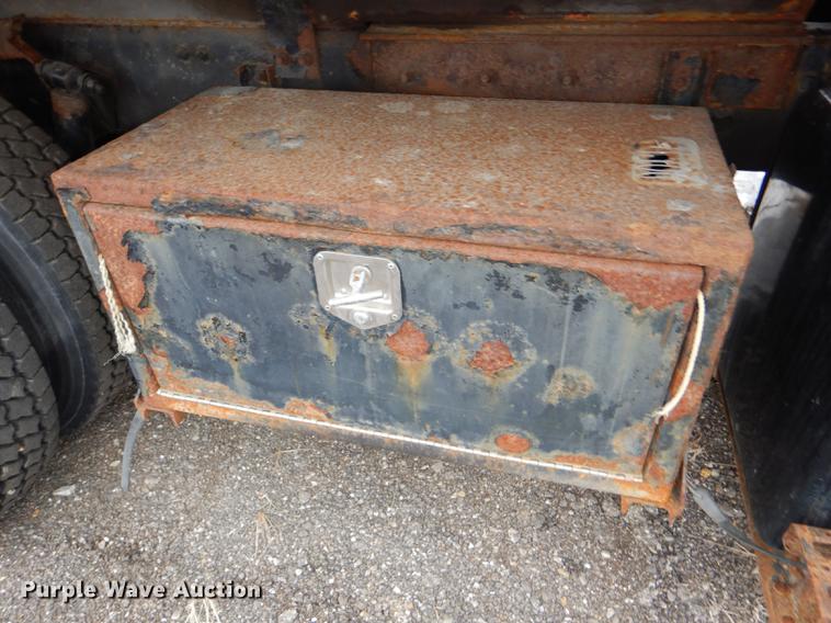 image for item DE0106 2003 Sterling LT7500 dump truck