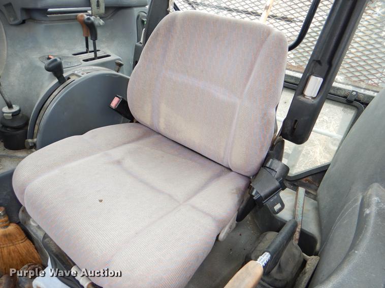 image for item DE0107 2002 New Holland TS100 tractor