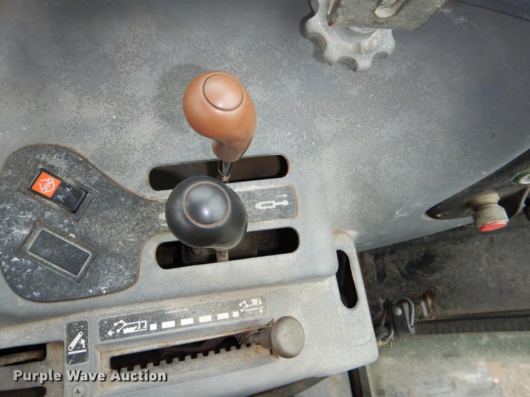 image for item DE0107 2002 New Holland TS100 tractor