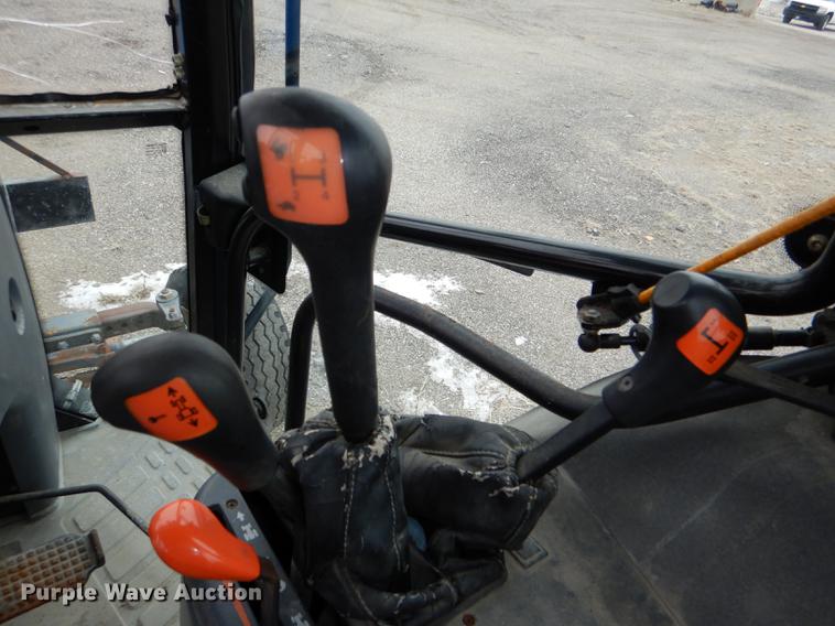 image for item DE0107 2002 New Holland TS100 tractor