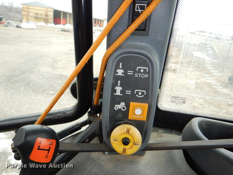 image for item DE0107 2002 New Holland TS100 tractor