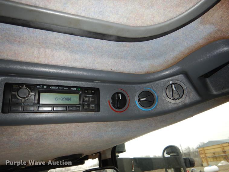 image for item DE0107 2002 New Holland TS100 tractor