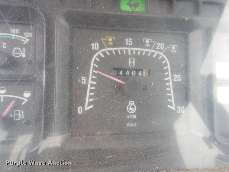 image for item DE0107 2002 New Holland TS100 tractor