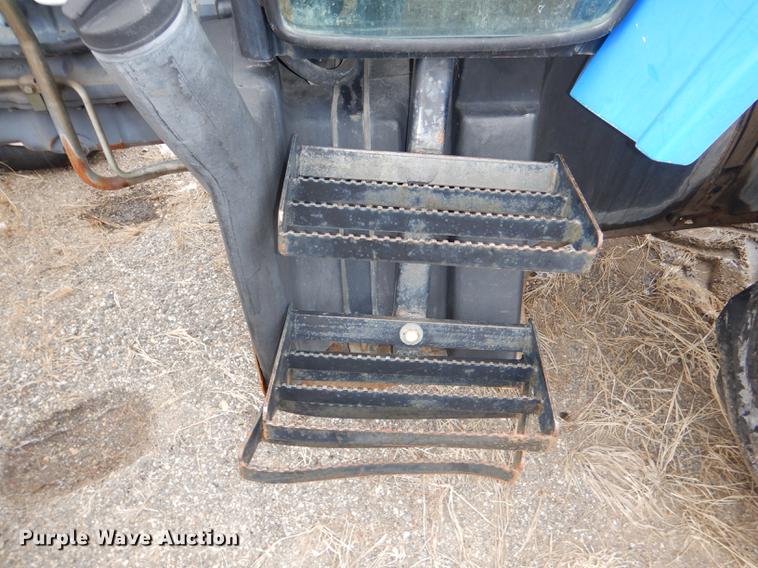 image for item DE0107 2002 New Holland TS100 tractor