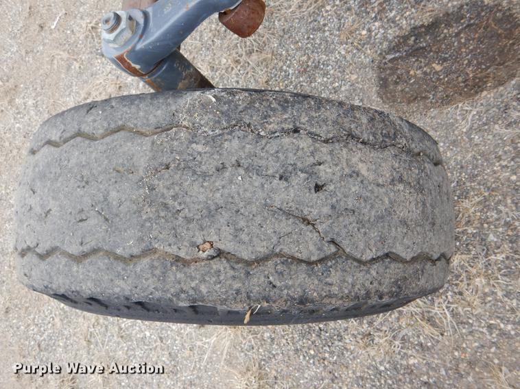 image for item DE0107 2002 New Holland TS100 tractor