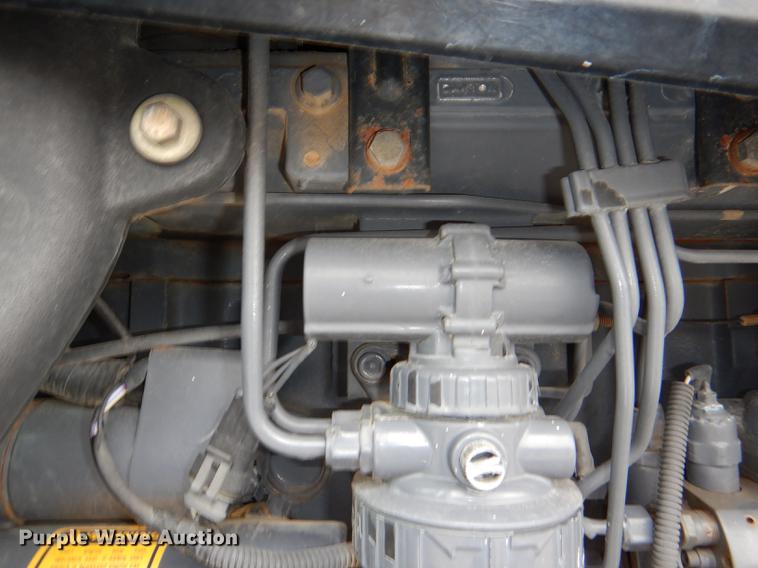 image for item DE0107 2002 New Holland TS100 tractor