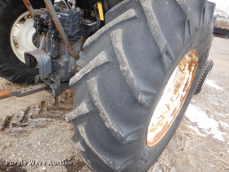 image for item DE0107 2002 New Holland TS100 tractor