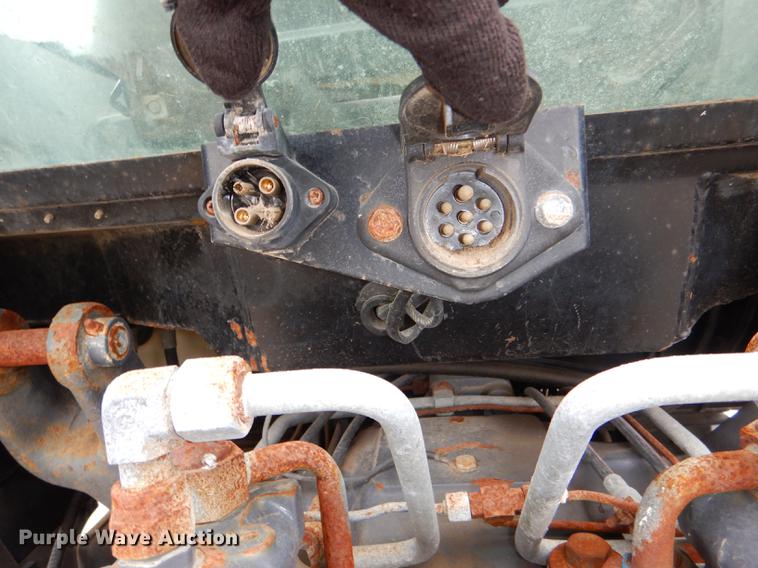 image for item DE0107 2002 New Holland TS100 tractor