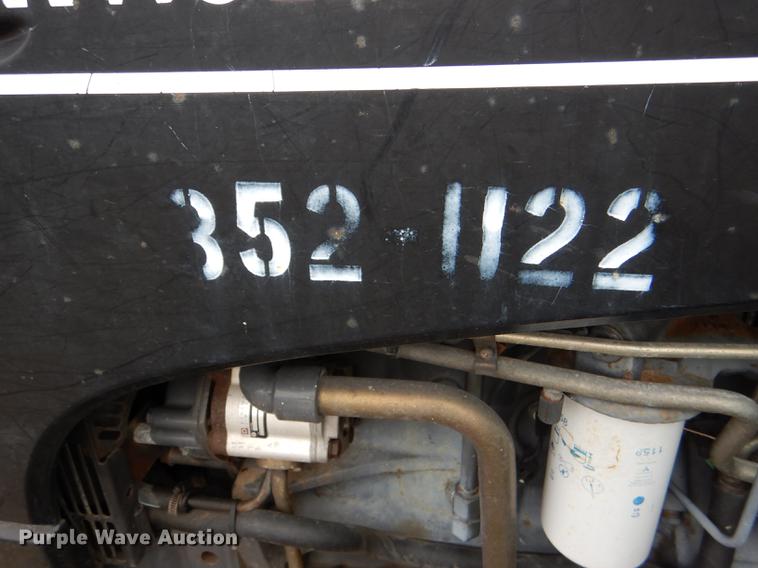 image for item DE0107 2002 New Holland TS100 tractor