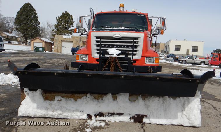 image for item DE0114 2003 Sterling LT7500 dump truck