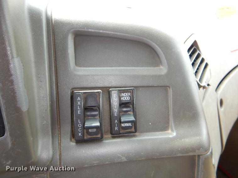 image for item DE0114 2003 Sterling LT7500 dump truck