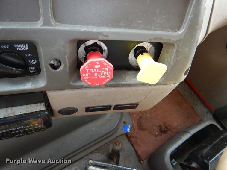 image for item DE0114 2003 Sterling LT7500 dump truck