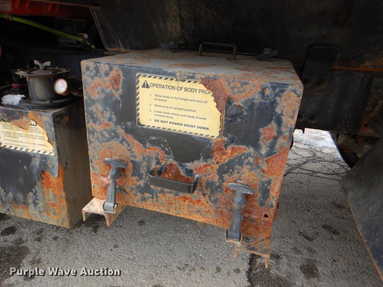 image for item DE0114 2003 Sterling LT7500 dump truck