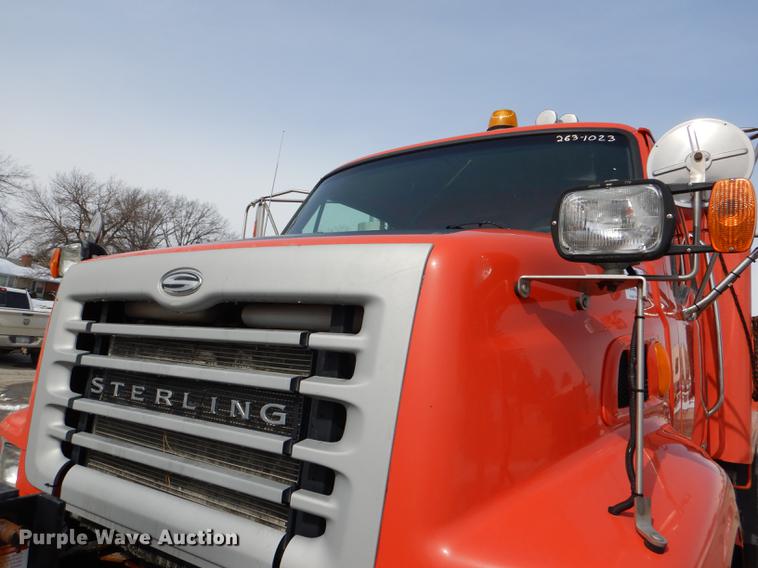 image for item DE0114 2003 Sterling LT7500 dump truck