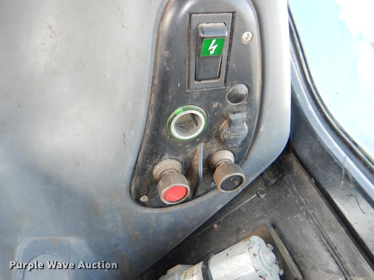 image for item DE0116 2002 New Holland TS100 tractor