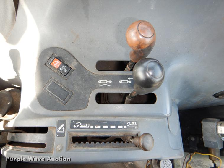 image for item DE0116 2002 New Holland TS100 tractor