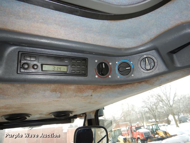 image for item DE0116 2002 New Holland TS100 tractor