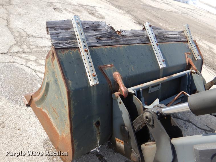 image for item DE0116 2002 New Holland TS100 tractor