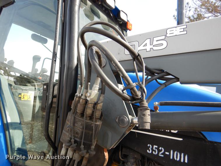 image for item DE0116 2002 New Holland TS100 tractor