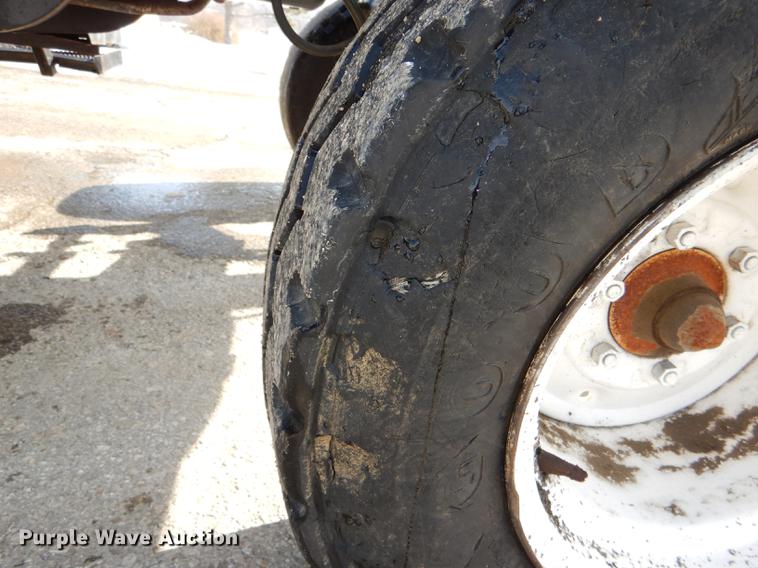 image for item DE0116 2002 New Holland TS100 tractor