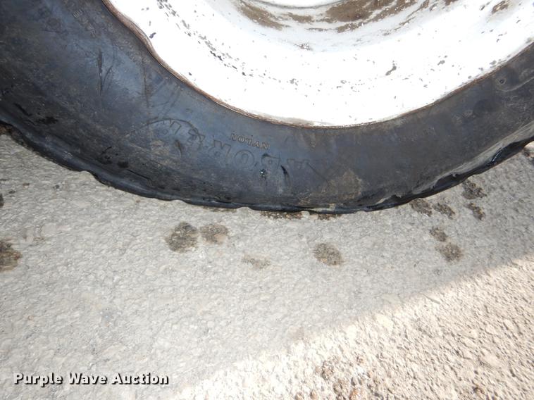 image for item DE0116 2002 New Holland TS100 tractor