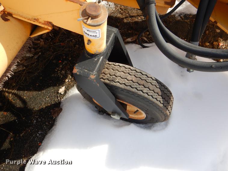 image for item DE0117 2004 MB TKH broom head