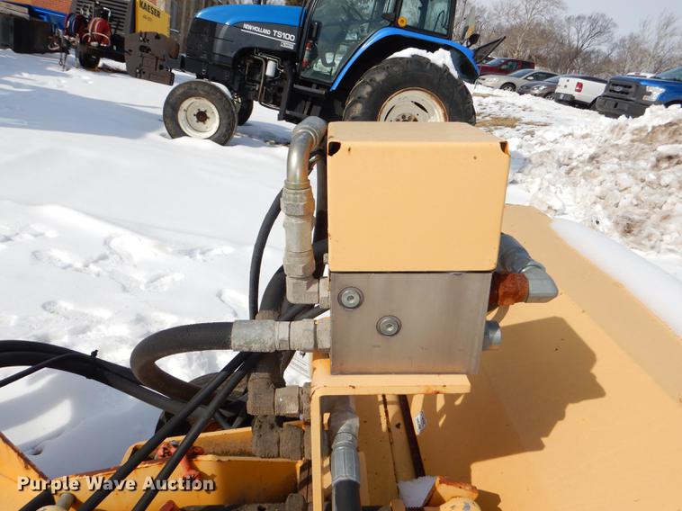 image for item DE0117 2004 MB TKH broom head