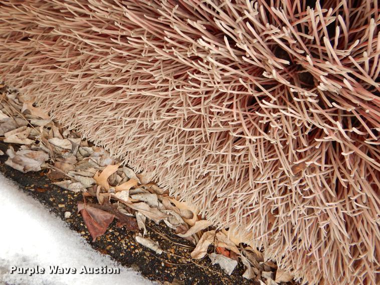 image for item DE0117 2004 MB TKH broom head