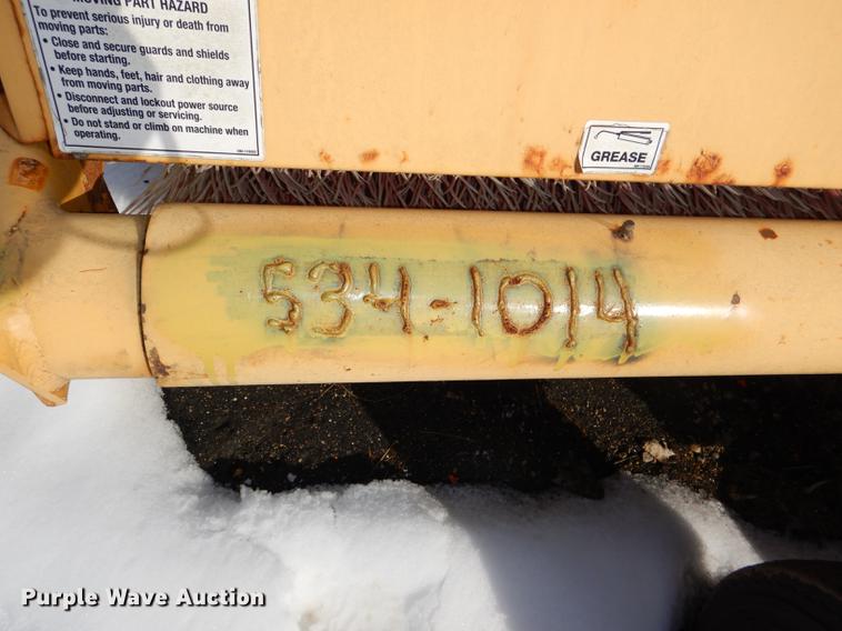 image for item DE0117 2004 MB TKH broom head