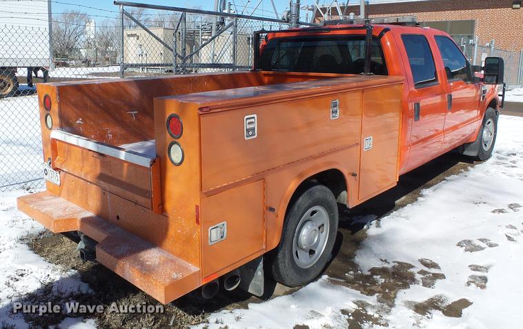 image for item DF2958 2009 Ford F250 Super Duty XL Crew Cab utility bed pickup truck
