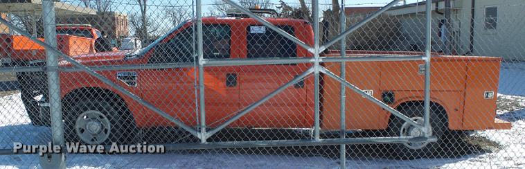 image for item DF2958 2009 Ford F250 Super Duty XL Crew Cab utility bed pickup truck