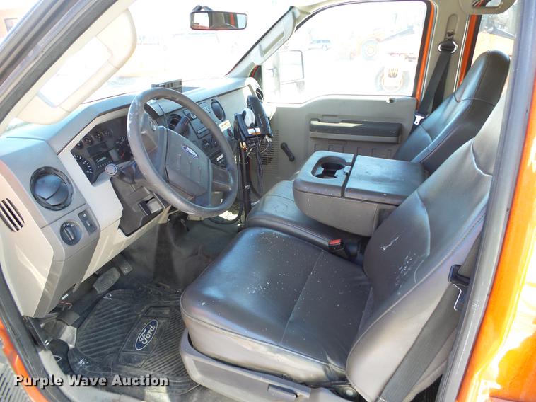 image for item DF2958 2009 Ford F250 Super Duty XL Crew Cab utility bed pickup truck