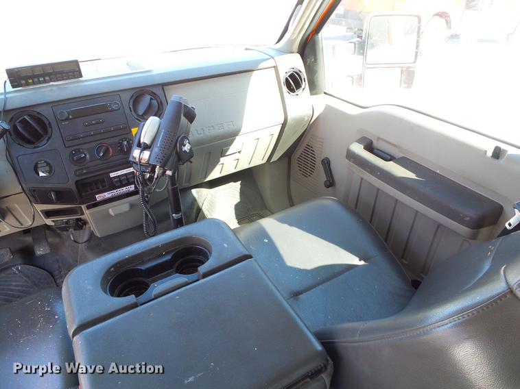 image for item DF2958 2009 Ford F250 Super Duty XL Crew Cab utility bed pickup truck