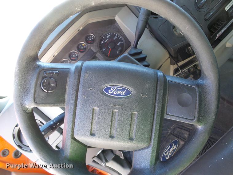 image for item DF2958 2009 Ford F250 Super Duty XL Crew Cab utility bed pickup truck