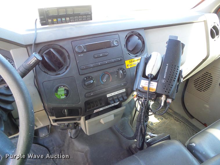 image for item DF2958 2009 Ford F250 Super Duty XL Crew Cab utility bed pickup truck