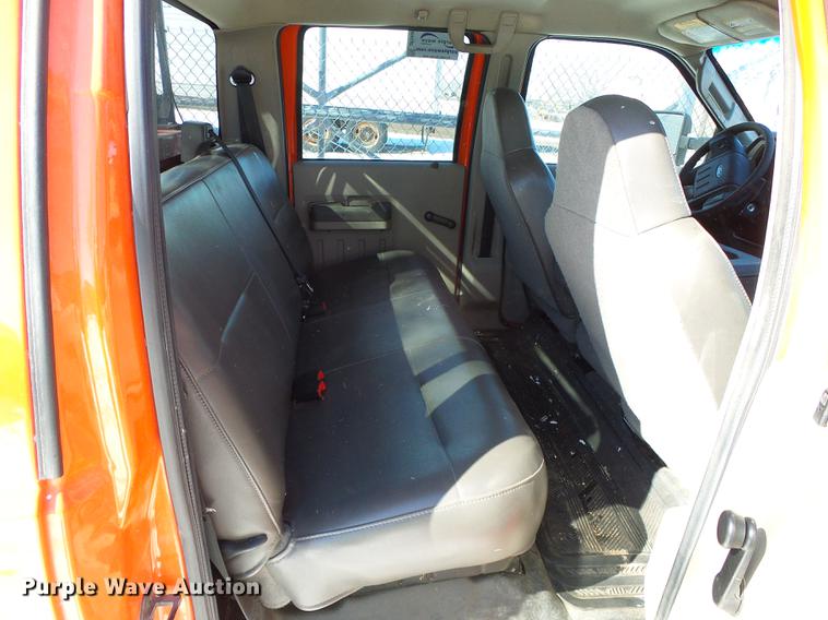 image for item DF2958 2009 Ford F250 Super Duty XL Crew Cab utility bed pickup truck