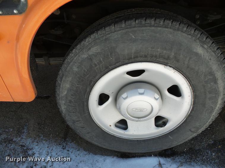 image for item DF2958 2009 Ford F250 Super Duty XL Crew Cab utility bed pickup truck