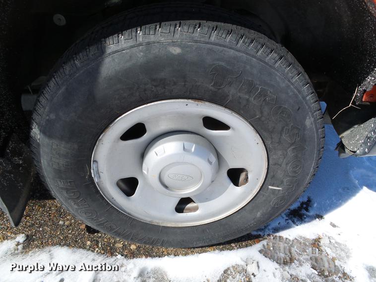 image for item DF2958 2009 Ford F250 Super Duty XL Crew Cab utility bed pickup truck