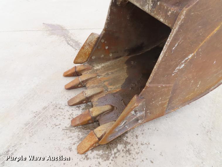 image for item DN9092 2005 John Deere 200C LC excavator