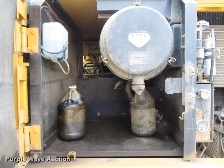 image for item DN9092 2005 John Deere 200C LC excavator