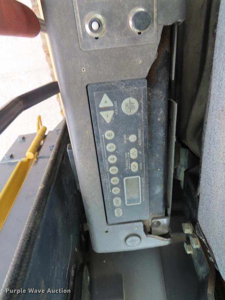 image for item DN9092 2005 John Deere 200C LC excavator