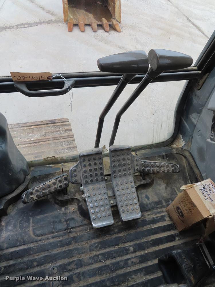 image for item DN9092 2005 John Deere 200C LC excavator