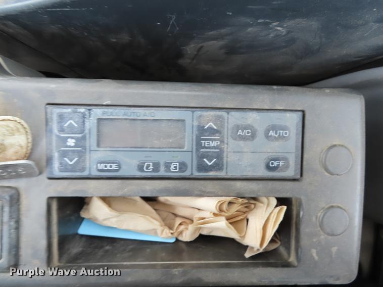 image for item DN9092 2005 John Deere 200C LC excavator