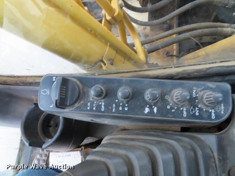 image for item DN9092 2005 John Deere 200C LC excavator